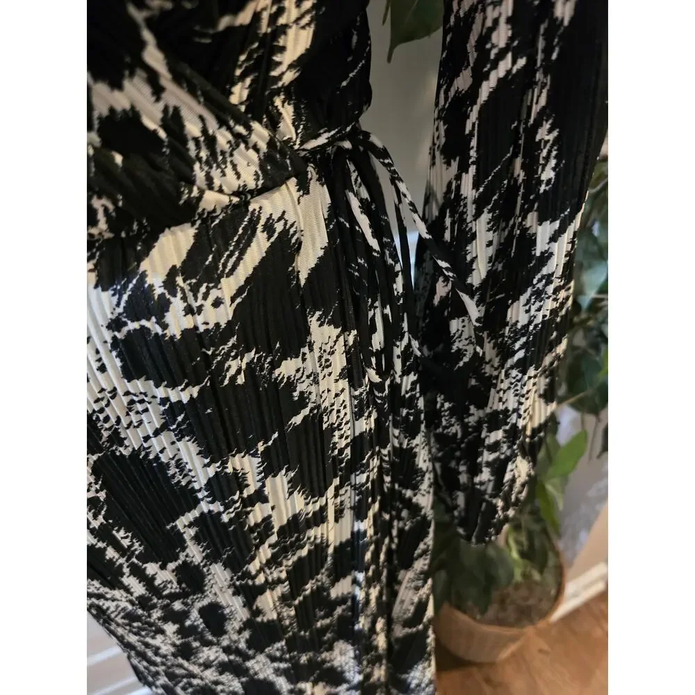 H&M Wrap Dress Women's Size Large Black White V Neck Abstract Print Long Sleeve - Picture 5 of 12